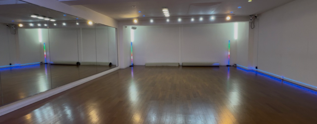 Dance studio LA 甲子園口スタジオ